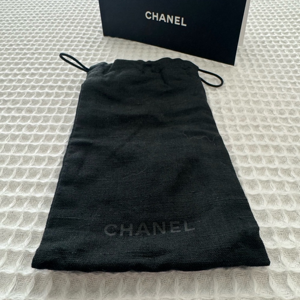 CHANEL Black Oversized Sunglasses - Picture 8 of 9